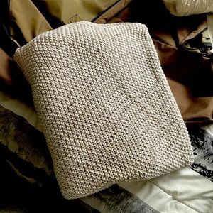 Life comfort cream coloured throw blanket